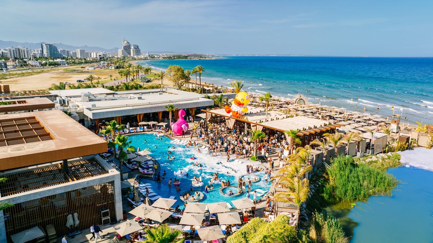 Вежі Grand Sapphire BLU з моря